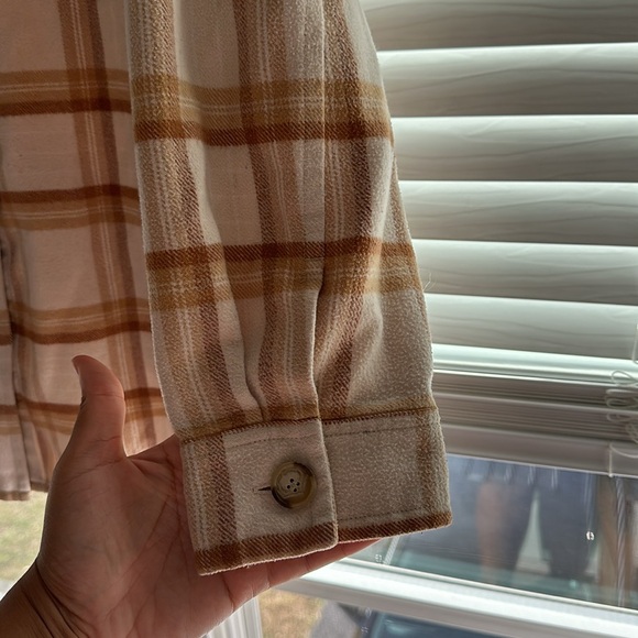 Loft Button Up - Picture 4 of 4